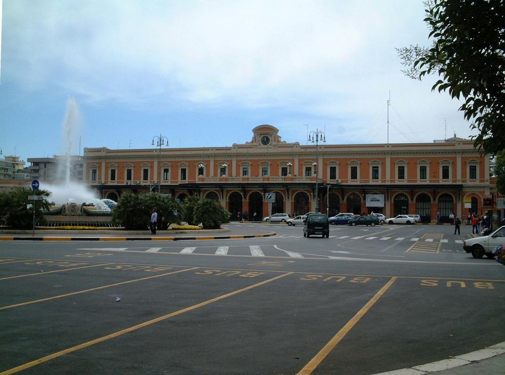 Cavour 124 -Guest-Room- Bari Bagian luar foto