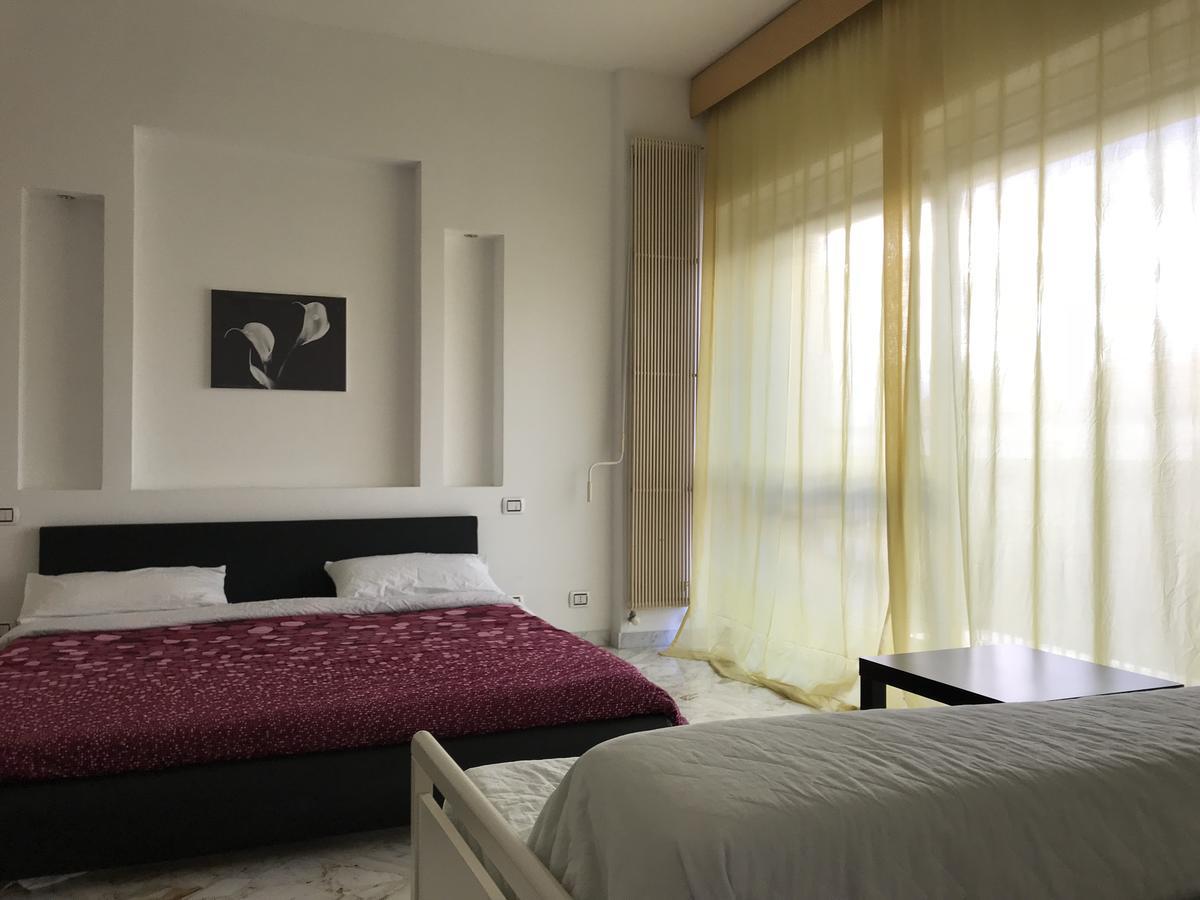 Cavour 124 -Guest-Room- Bari Bagian luar foto
